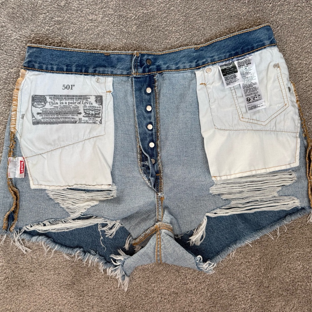 Levi’s 501 Button Fly High-Rise Denim Short W34 Light Wash Distressed Festival - Picture 13 of 15